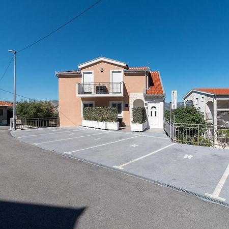 Apartment Gagula With Jacuzzi Trogir Dış mekan fotoğraf